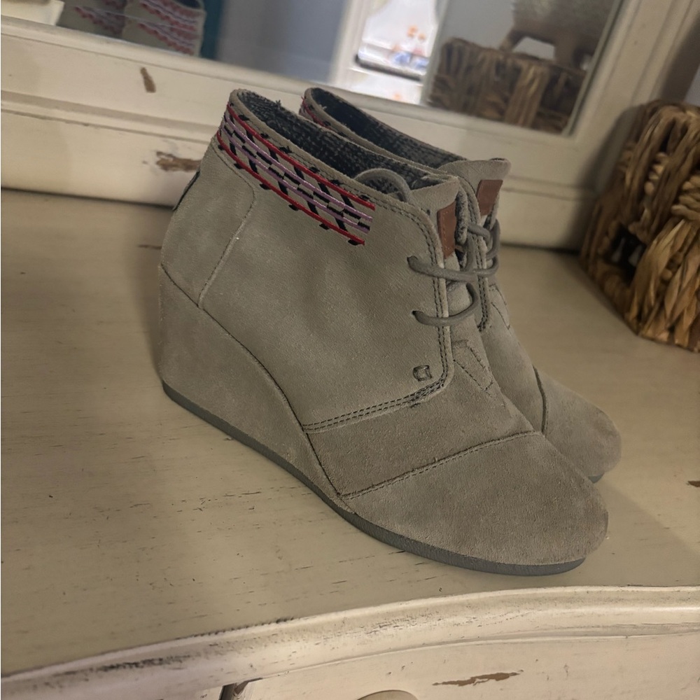 Gray Wedge Shoes for Comfort and Style